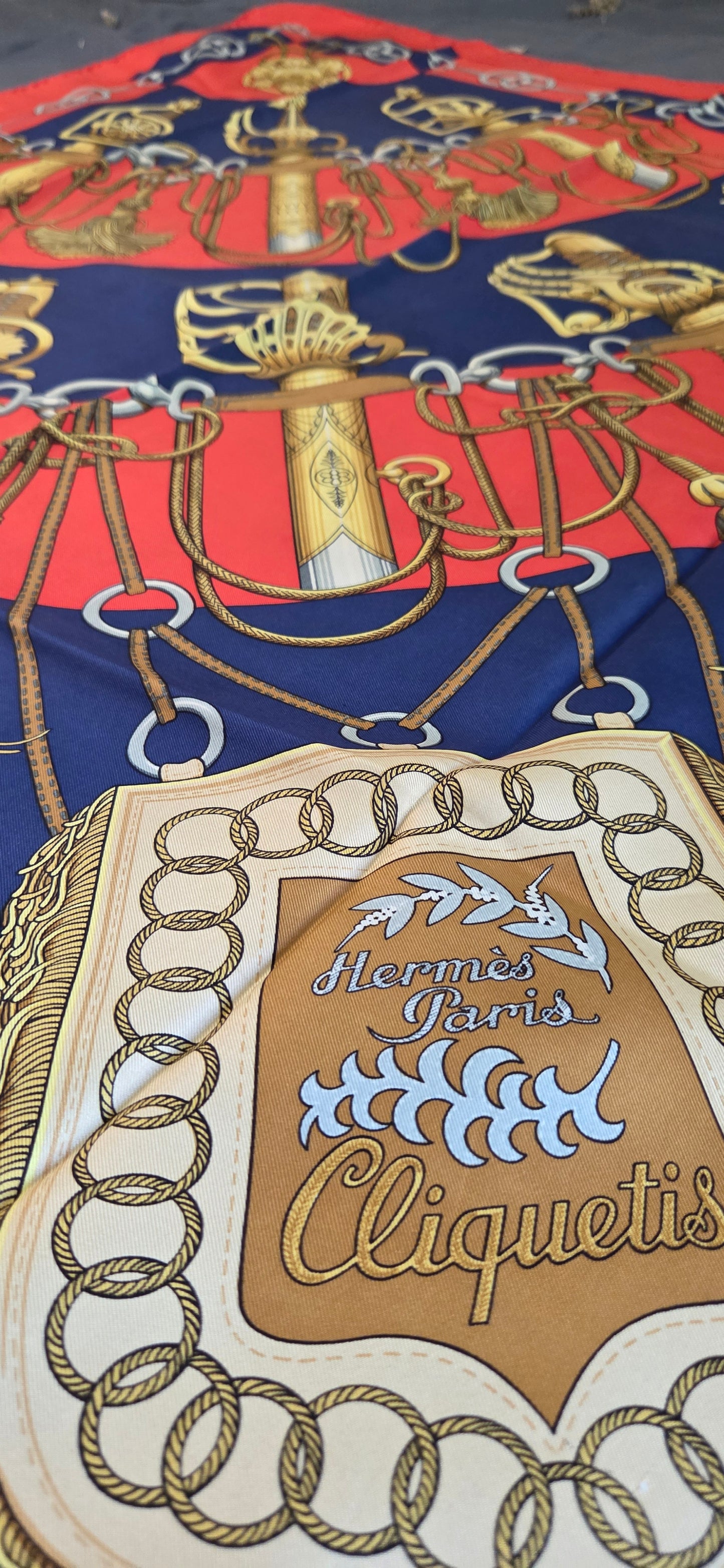 Carré Hermès en twill de soie "Cliquetis "