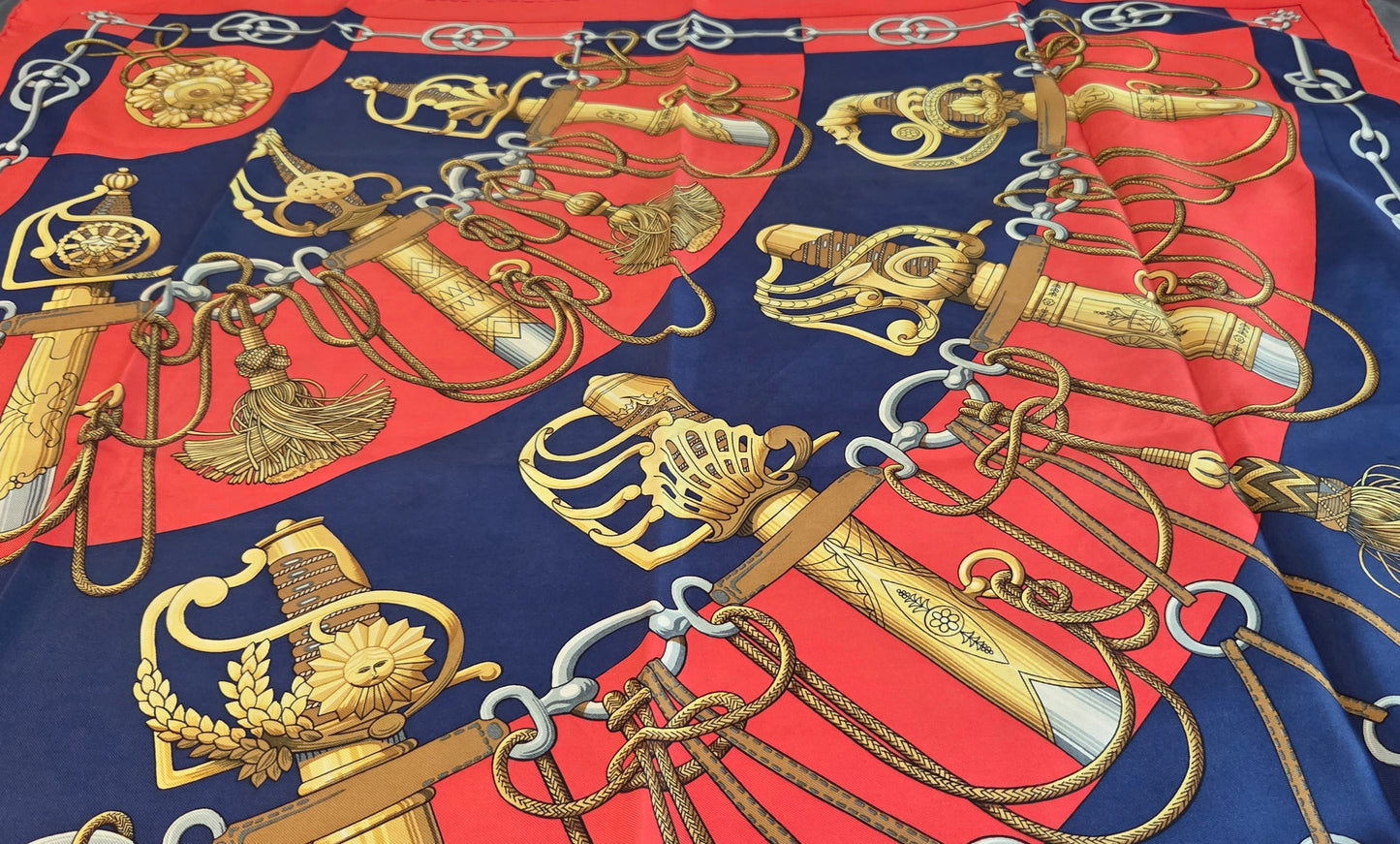 Carré Hermès en twill de soie "Cliquetis "