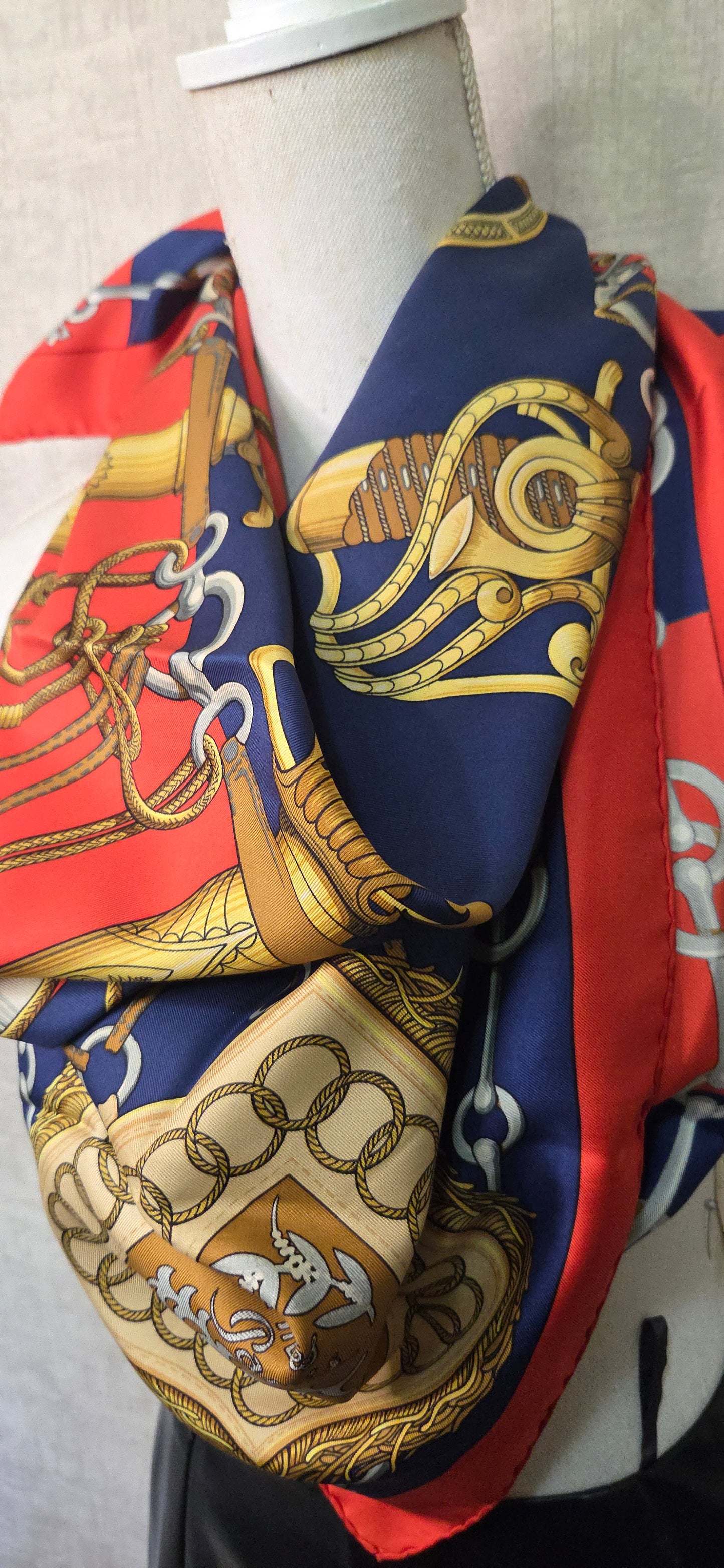 Carré Hermès en twill de soie "Cliquetis "