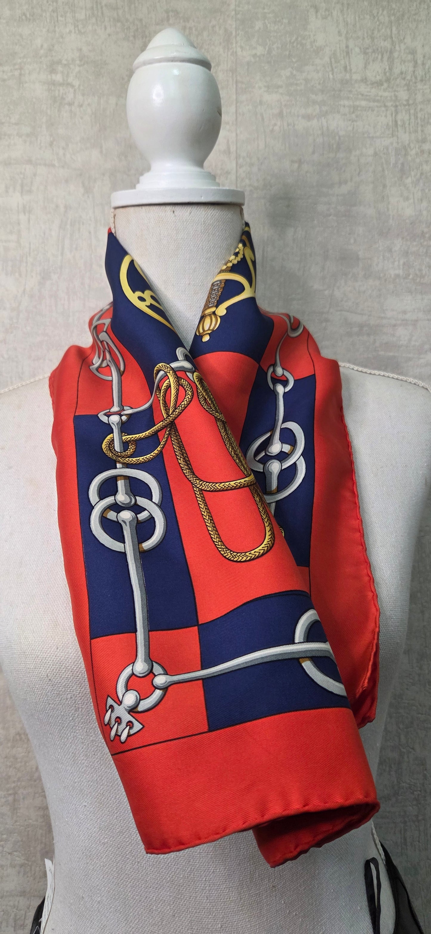 Carré Hermès en twill de soie "Cliquetis "