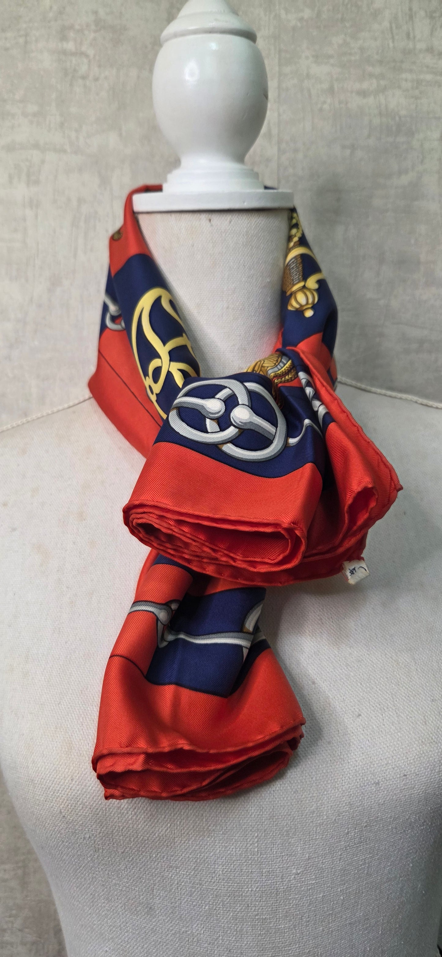 Carré Hermès en twill de soie "Cliquetis "