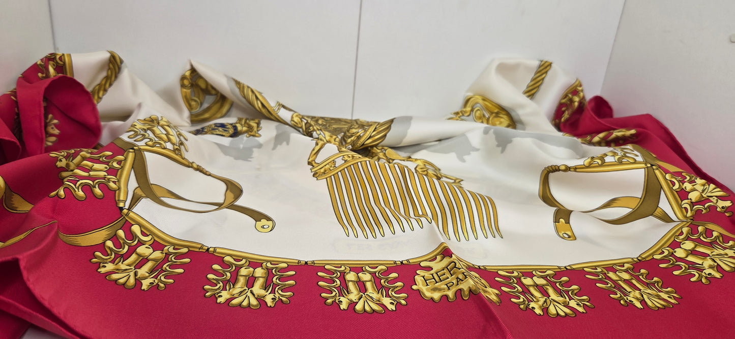 Carré Hermès en twill de Soie "Les Cavaliers D'Or "