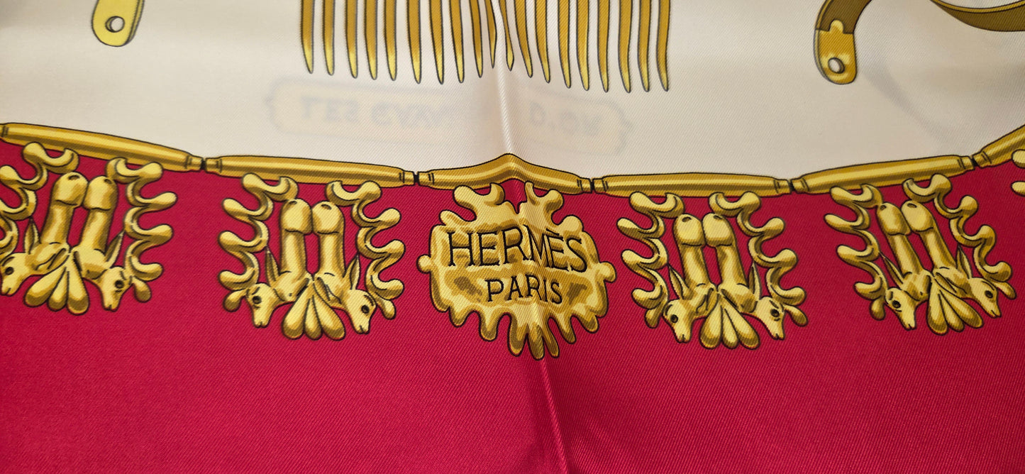 Carré Hermès en twill de Soie "Les Cavaliers D'Or "