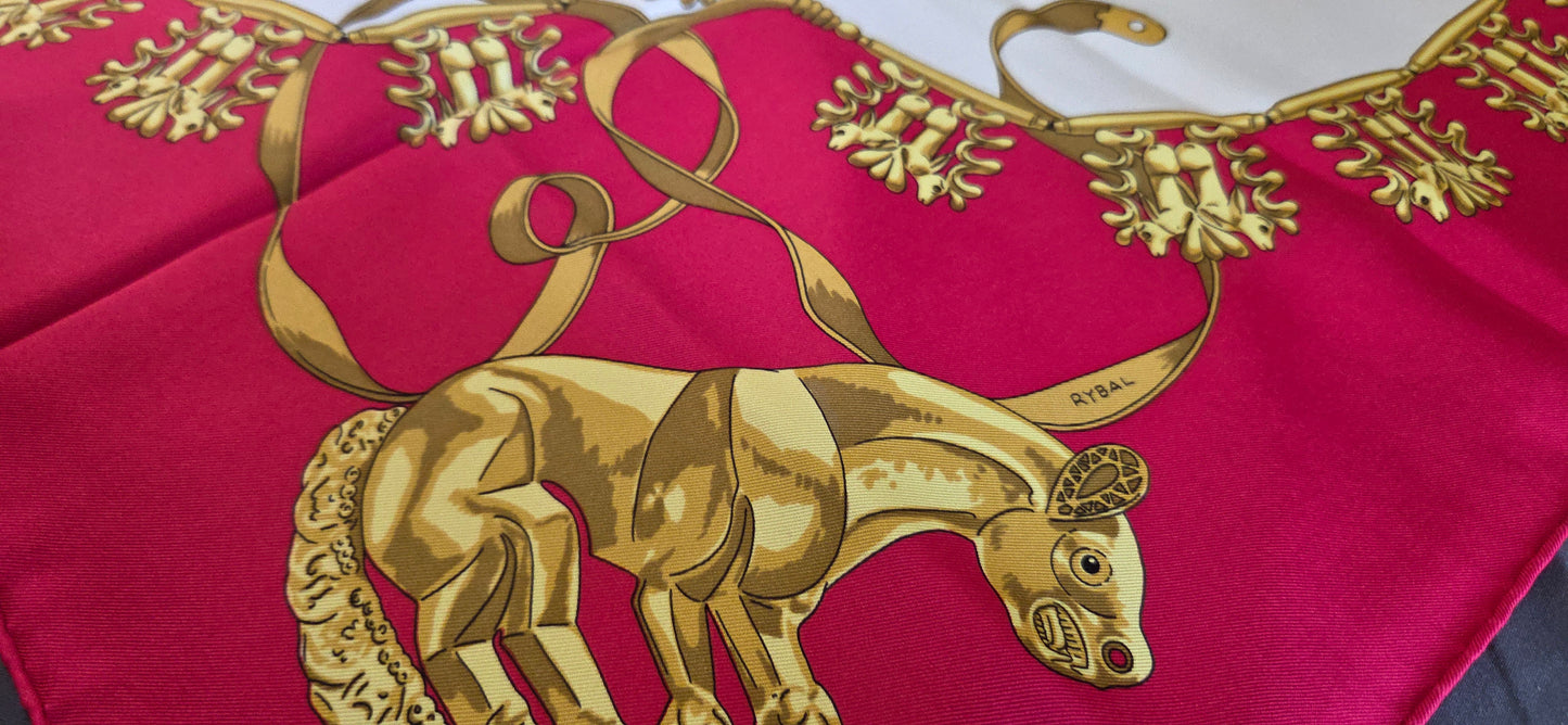 Carré Hermès en twill de Soie "Les Cavaliers D'Or "