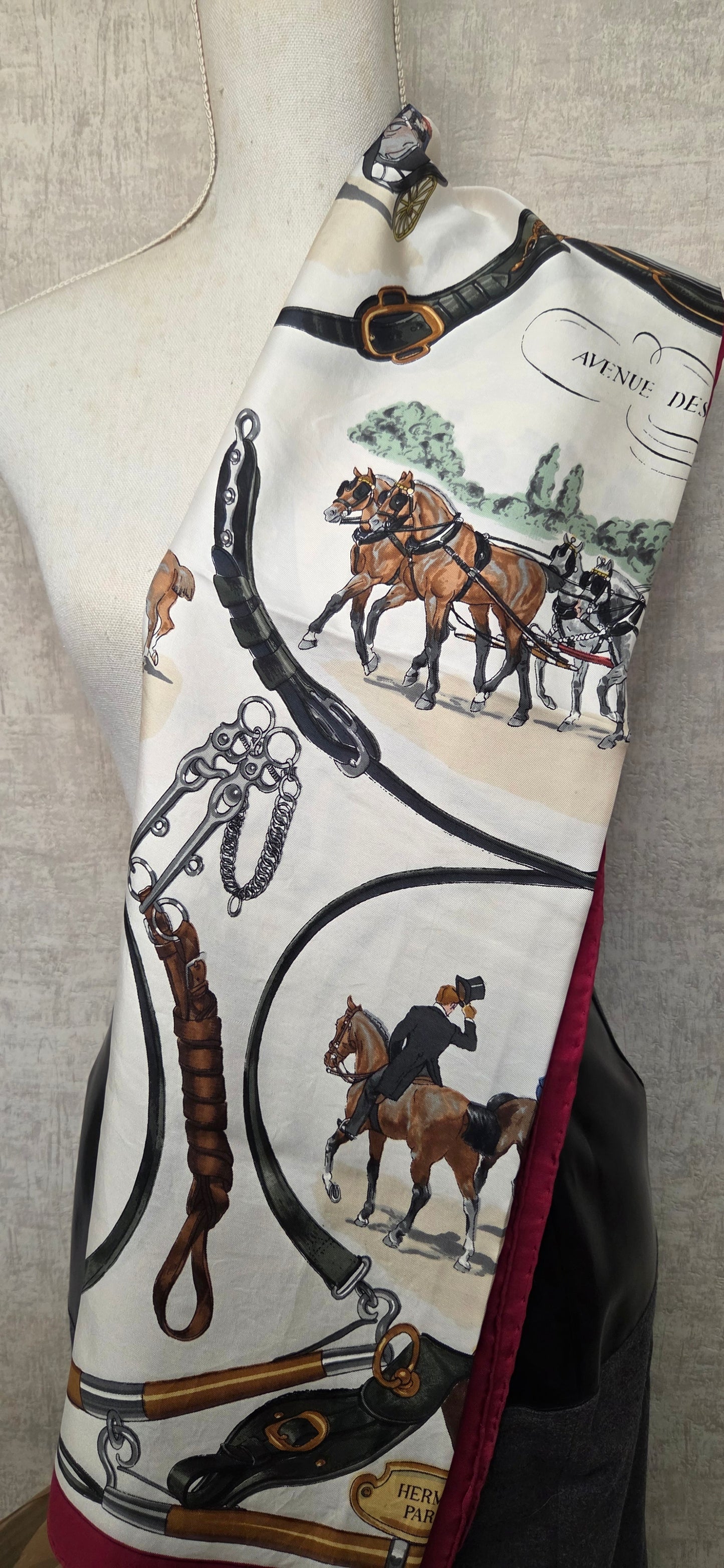 Carré Hermès en twill de soie "Avenue des Acacias "