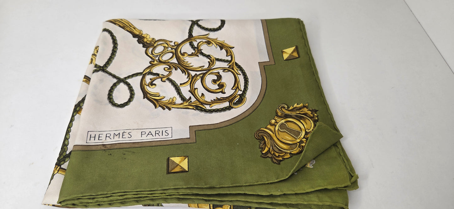 Carré Hermès en twill de soie "Les Clés "