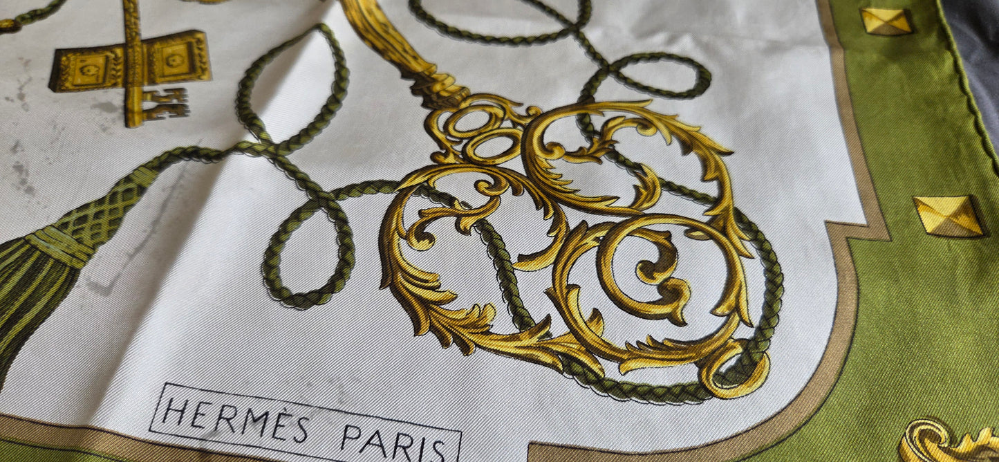 Carré Hermès en twill de soie "Les Clés "