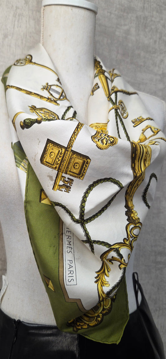 Carré Hermès en twill de soie "Les Clés "