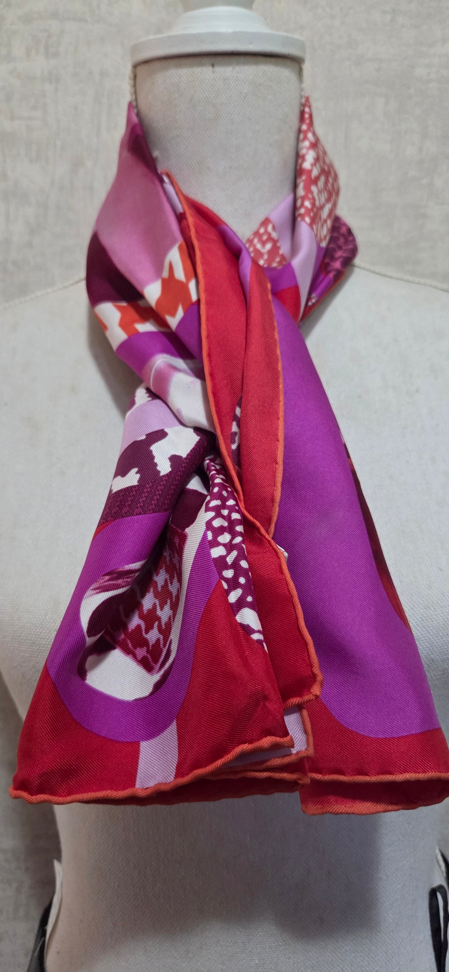 Christian Dior Carré en silk de soie