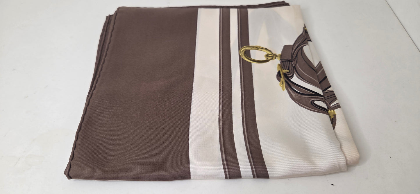 Carré Hermès en twill de soie "Brides de Gala"