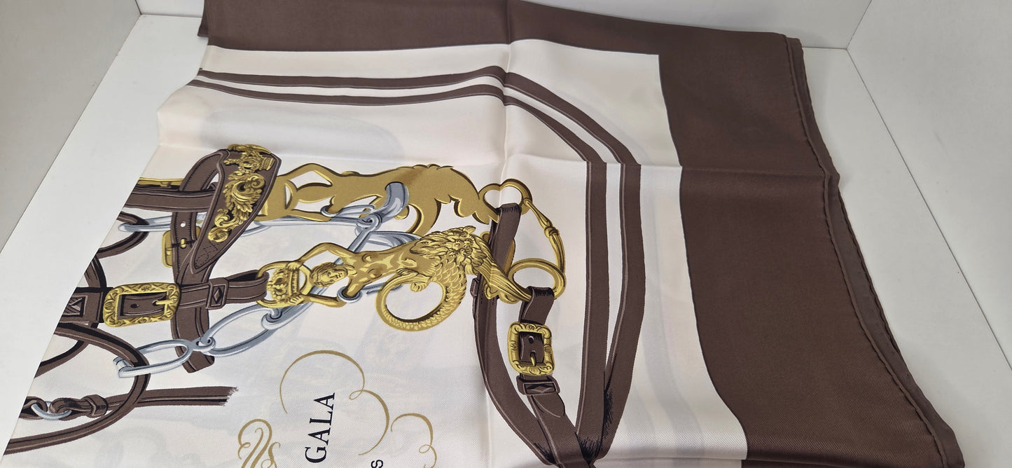 Carré Hermès en twill de soie "Brides de Gala"