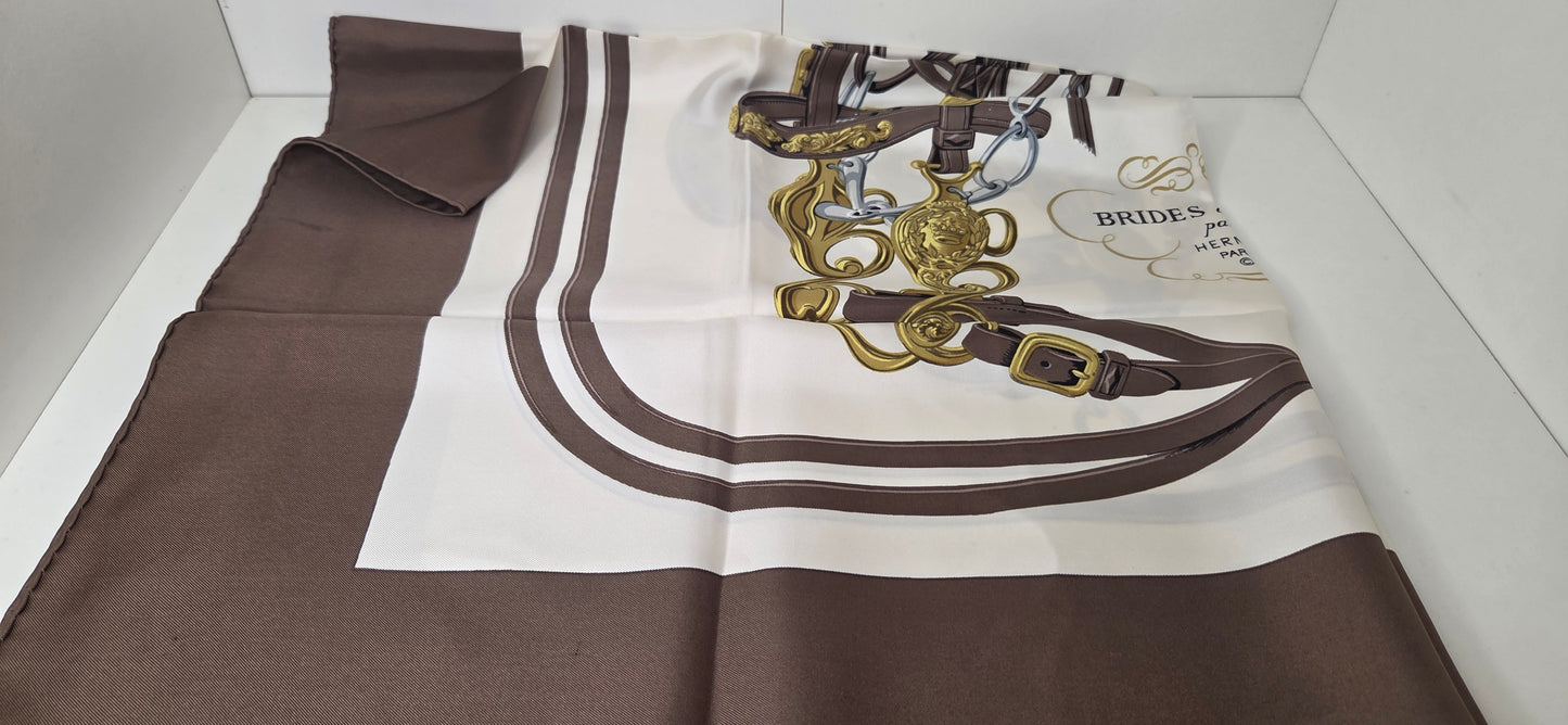 Carré Hermès en twill de soie "Brides de Gala"