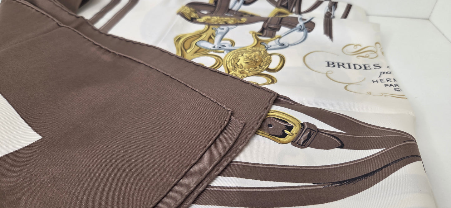 Carré Hermès en twill de soie "Brides de Gala"