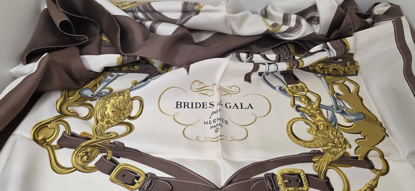 Carré Hermès en twill de soie "Brides de Gala"