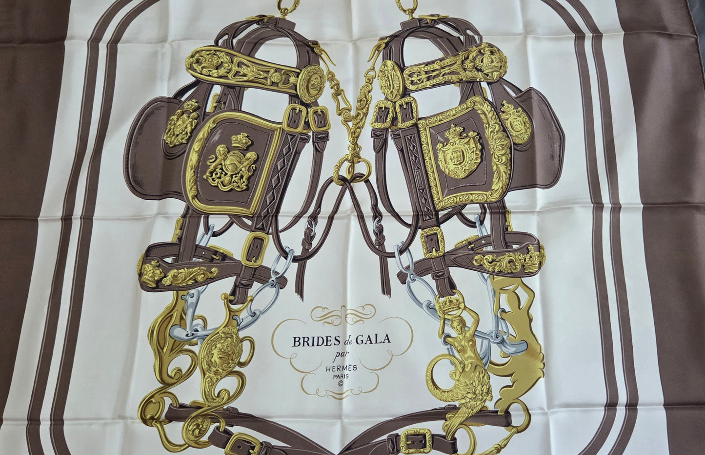 Carré Hermès en twill de soie "Brides de Gala"