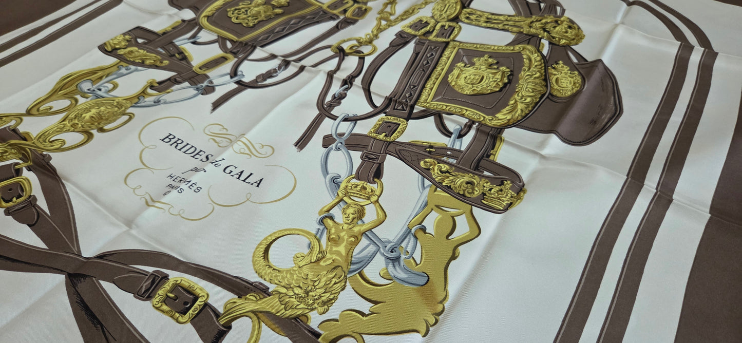 Carré Hermès en twill de soie "Brides de Gala"