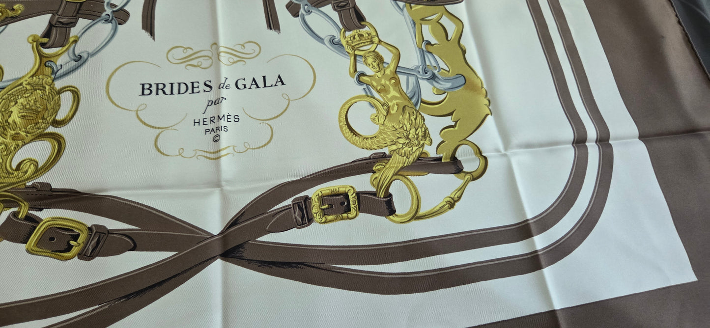 Carré Hermès en twill de soie "Brides de Gala"