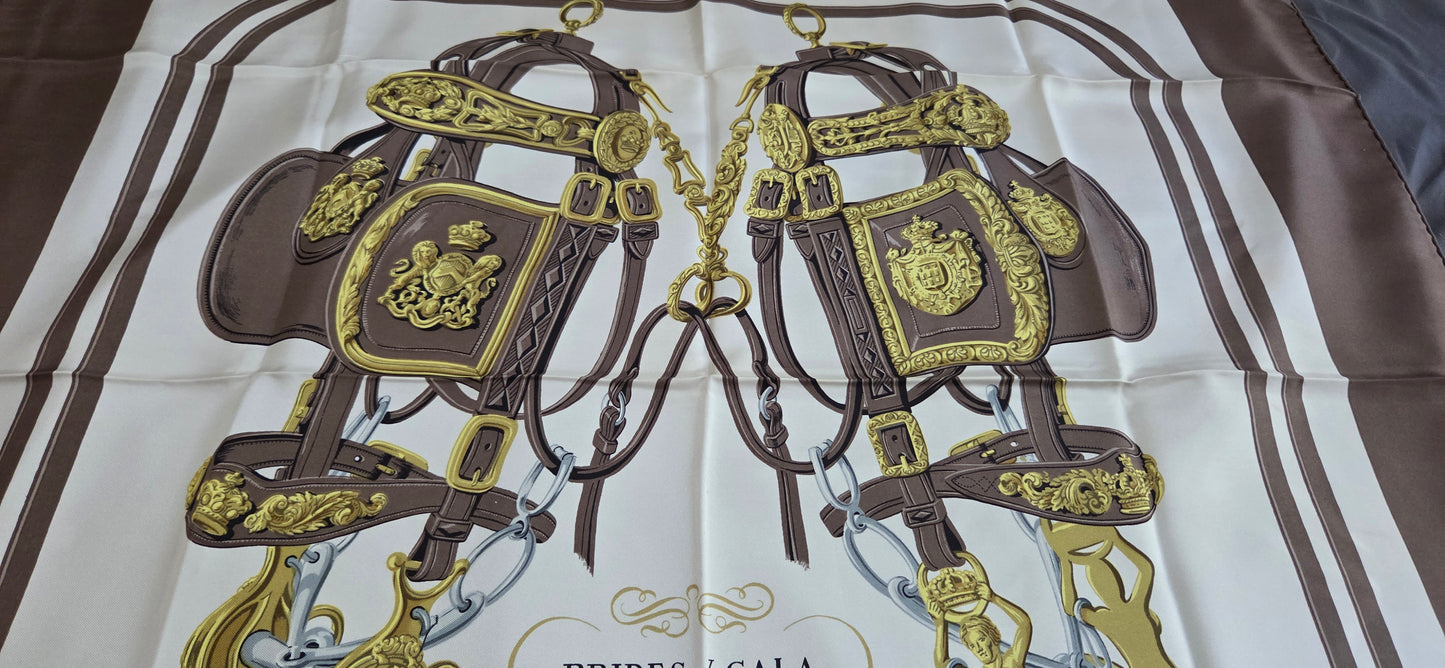 Carré Hermès en twill de soie "Brides de Gala"