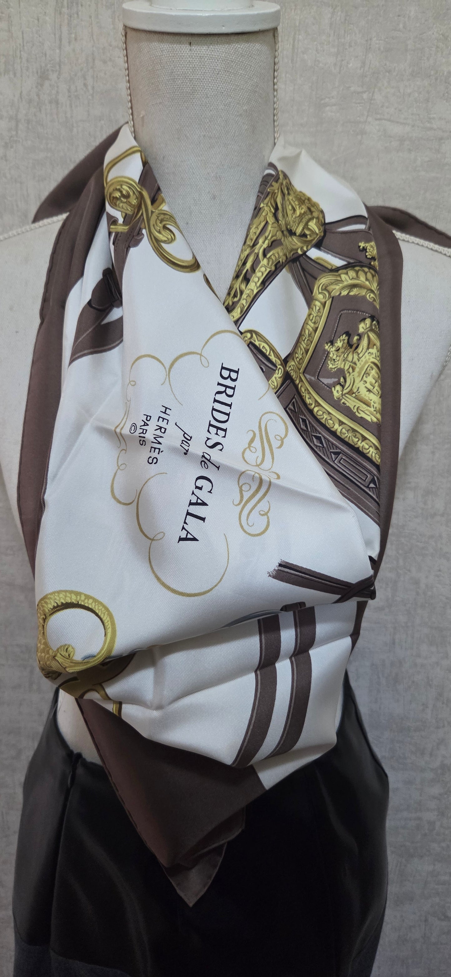 Carré Hermès en twill de soie "Brides de Gala"