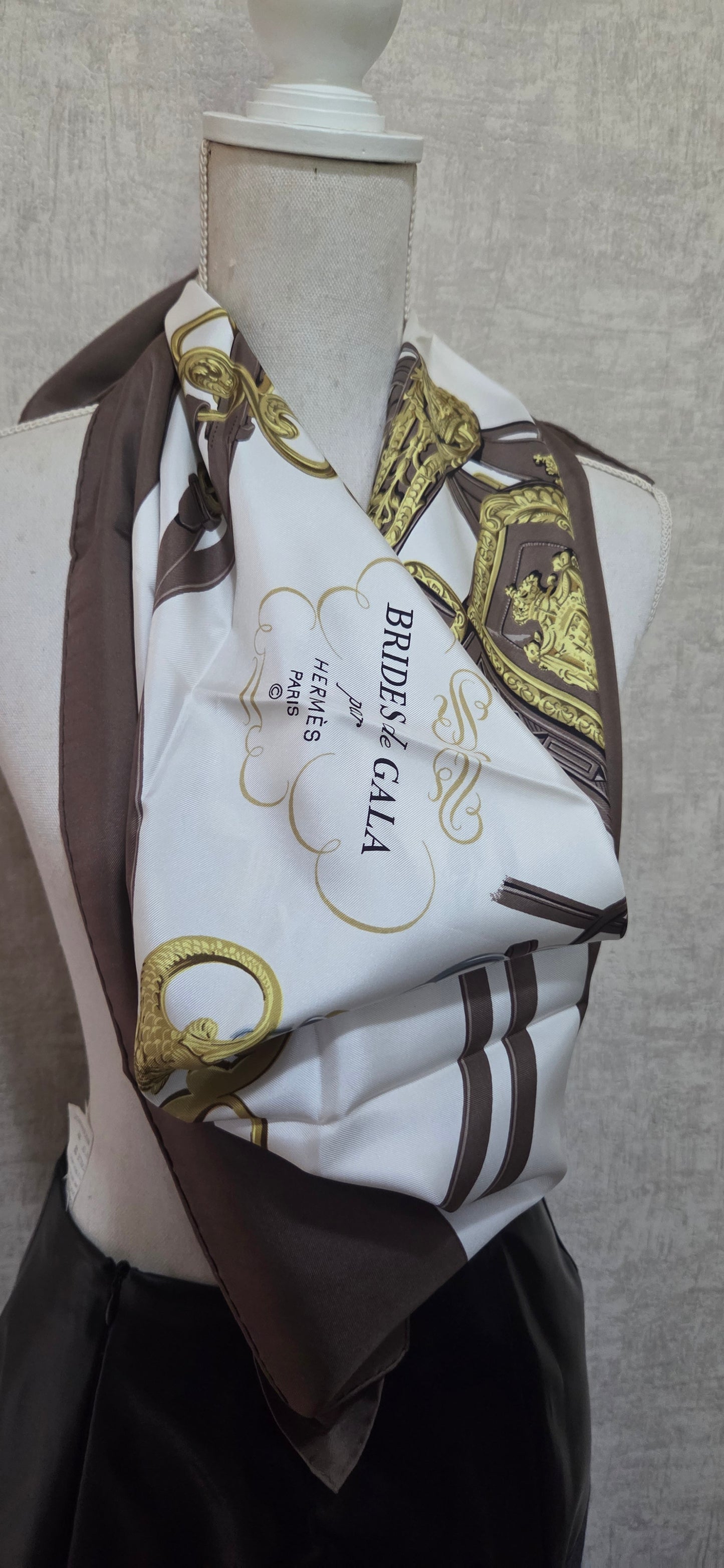 Carré Hermès en twill de soie "Brides de Gala"