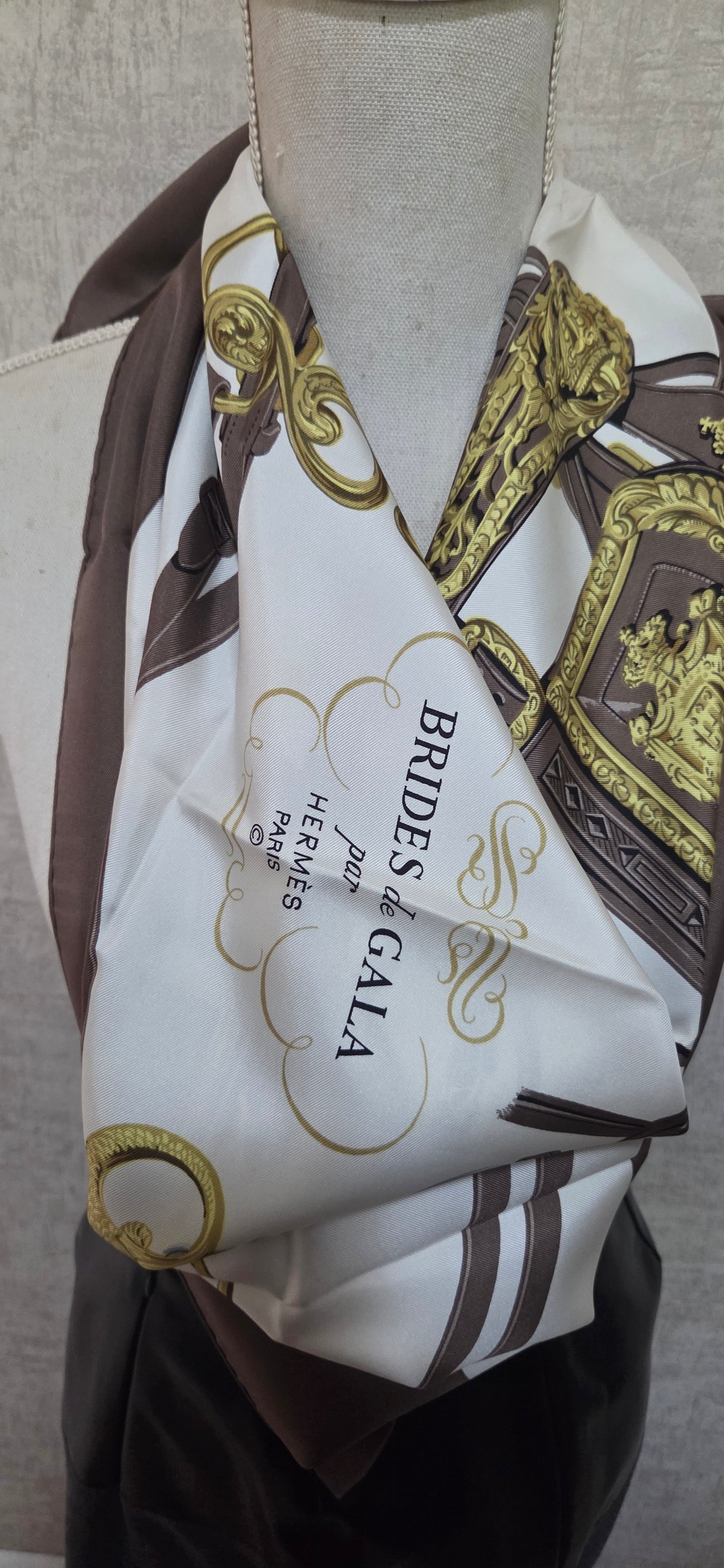 Carré Hermès en twill de soie "Brides de Gala"