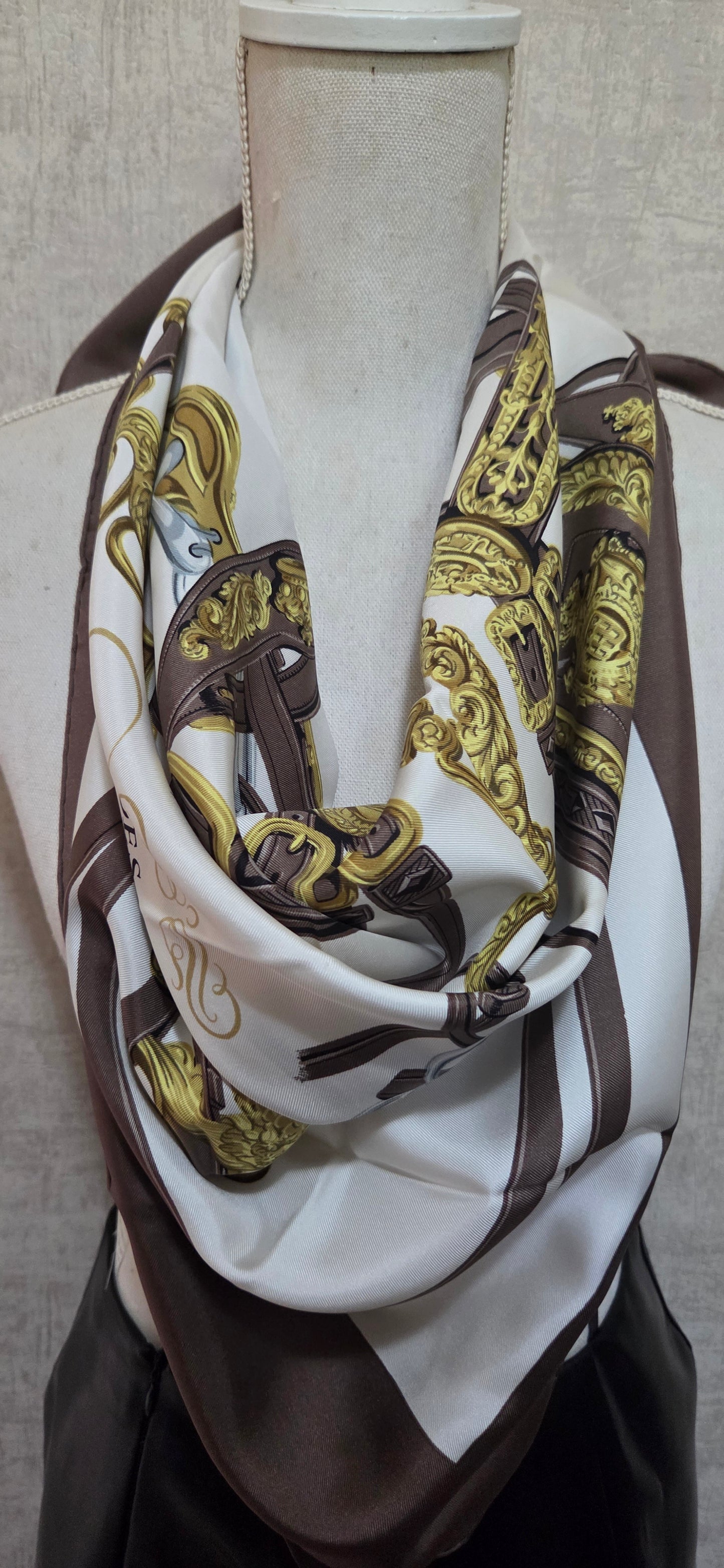 Carré Hermès en twill de soie "Brides de Gala"