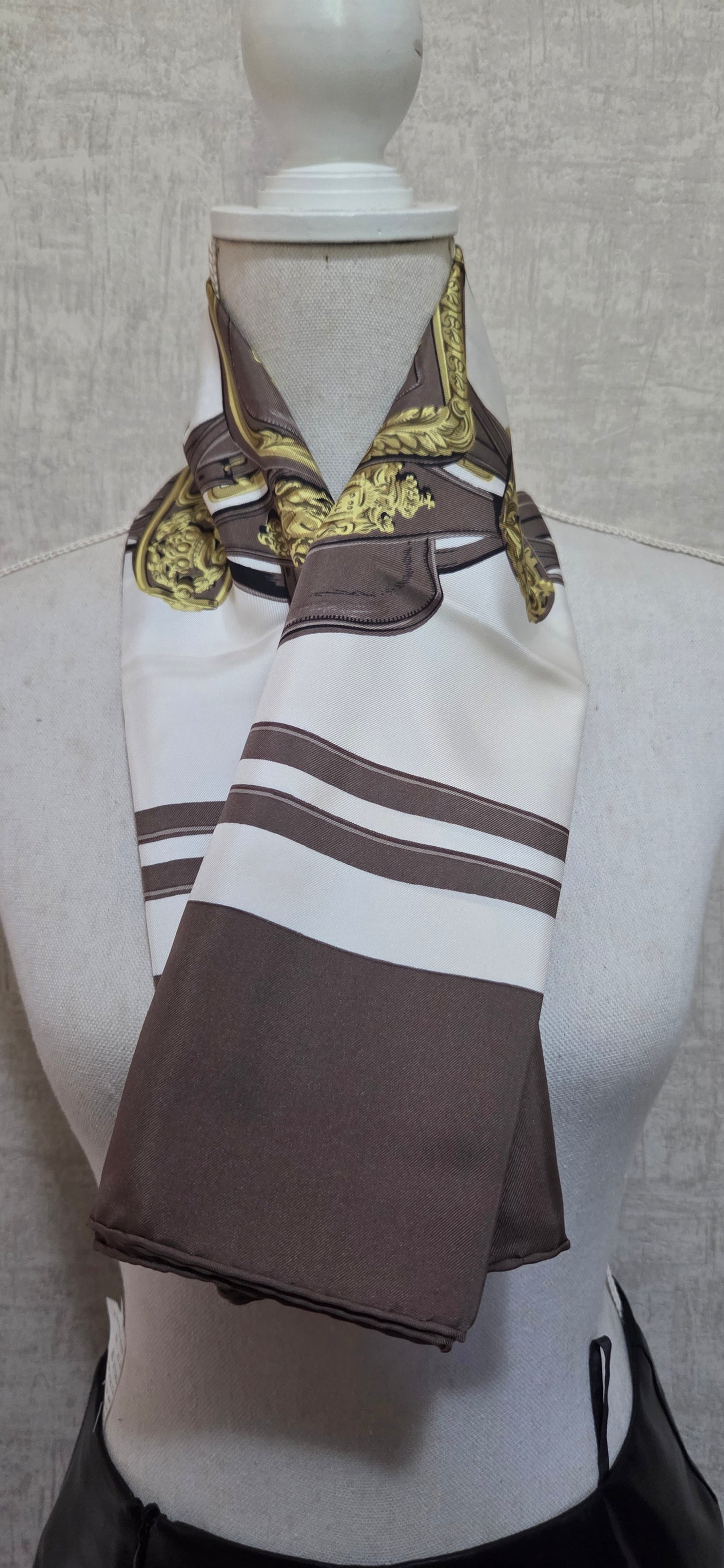Carré Hermès en twill de soie "Brides de Gala"