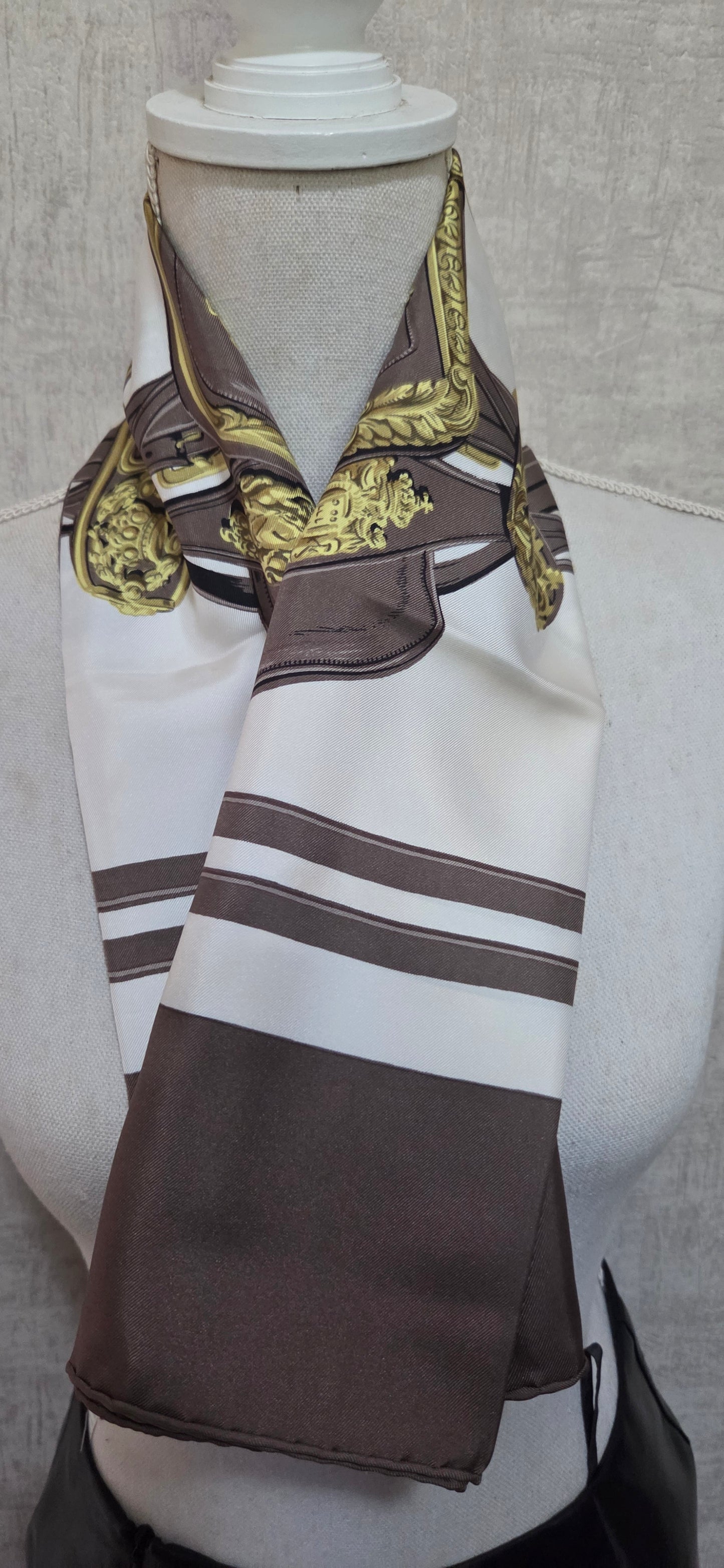 Carré Hermès en twill de soie "Brides de Gala"