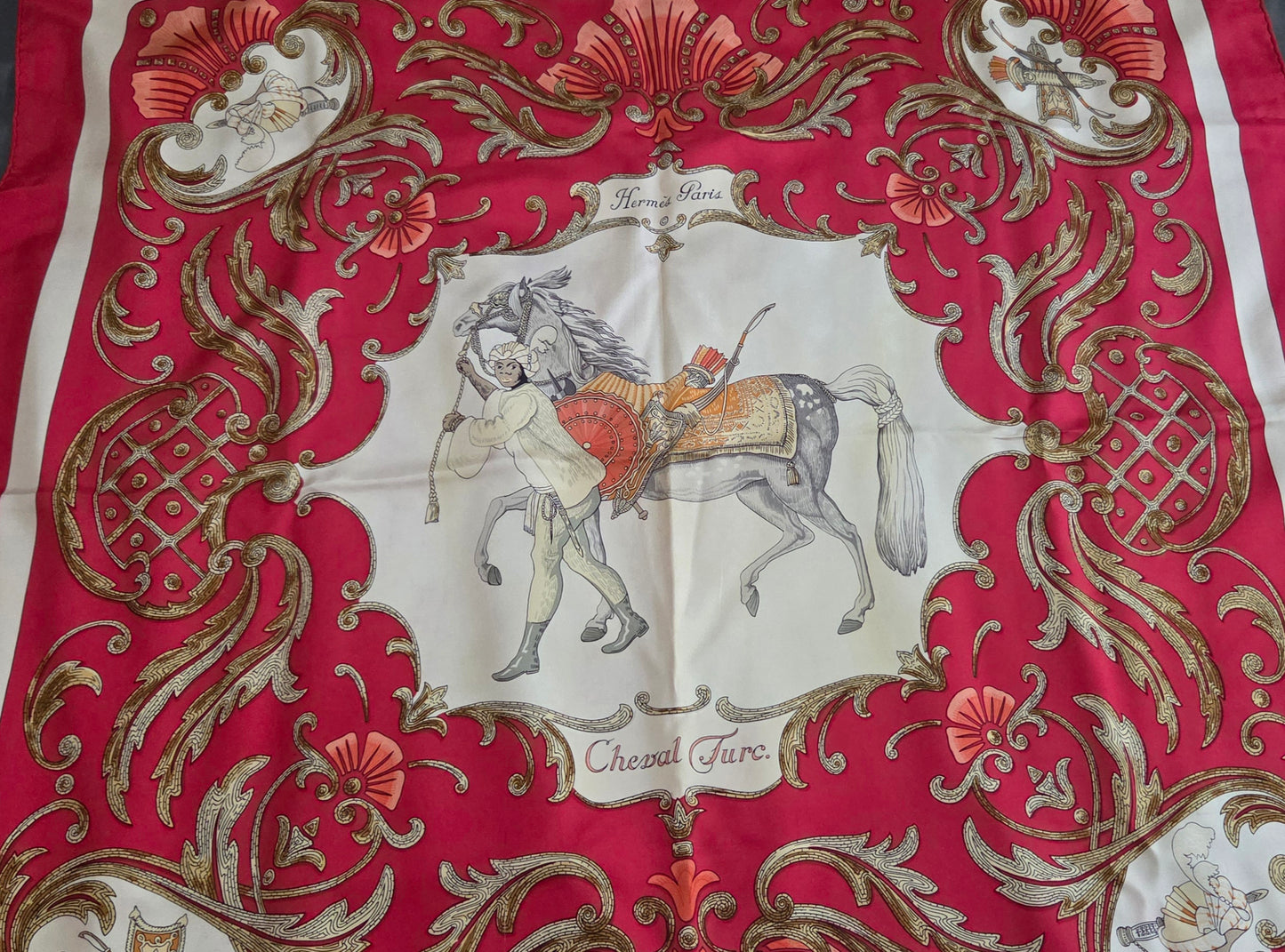 Carré Hermès en twill de soie "Le Cheval de Turc"