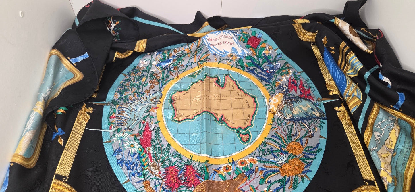 Carré Hermès en twill de soie "Le Geographe "