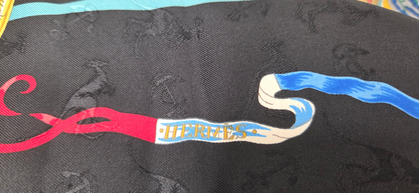 Carré Hermès en twill de soie "Le Geographe "