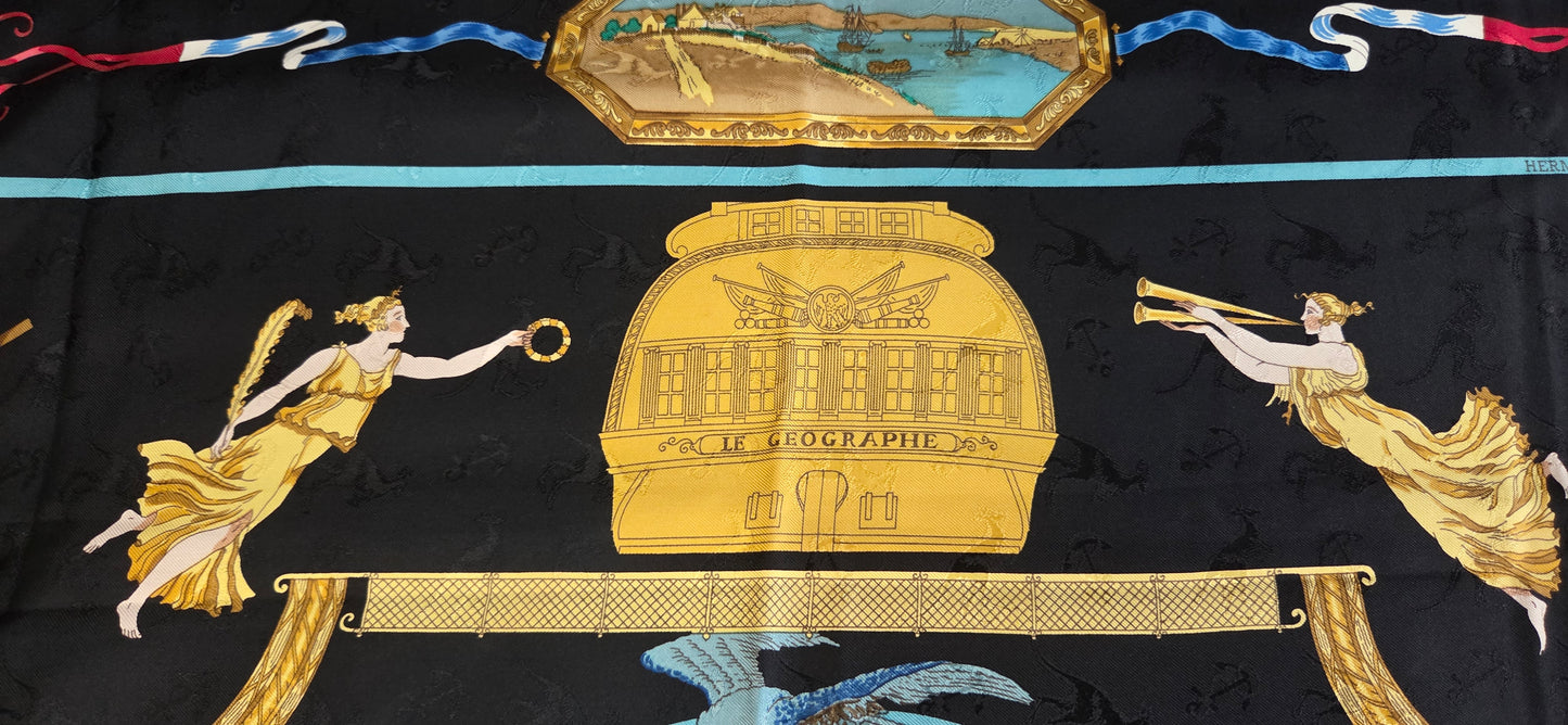 Carré Hermès en twill de soie "Le Geographe "