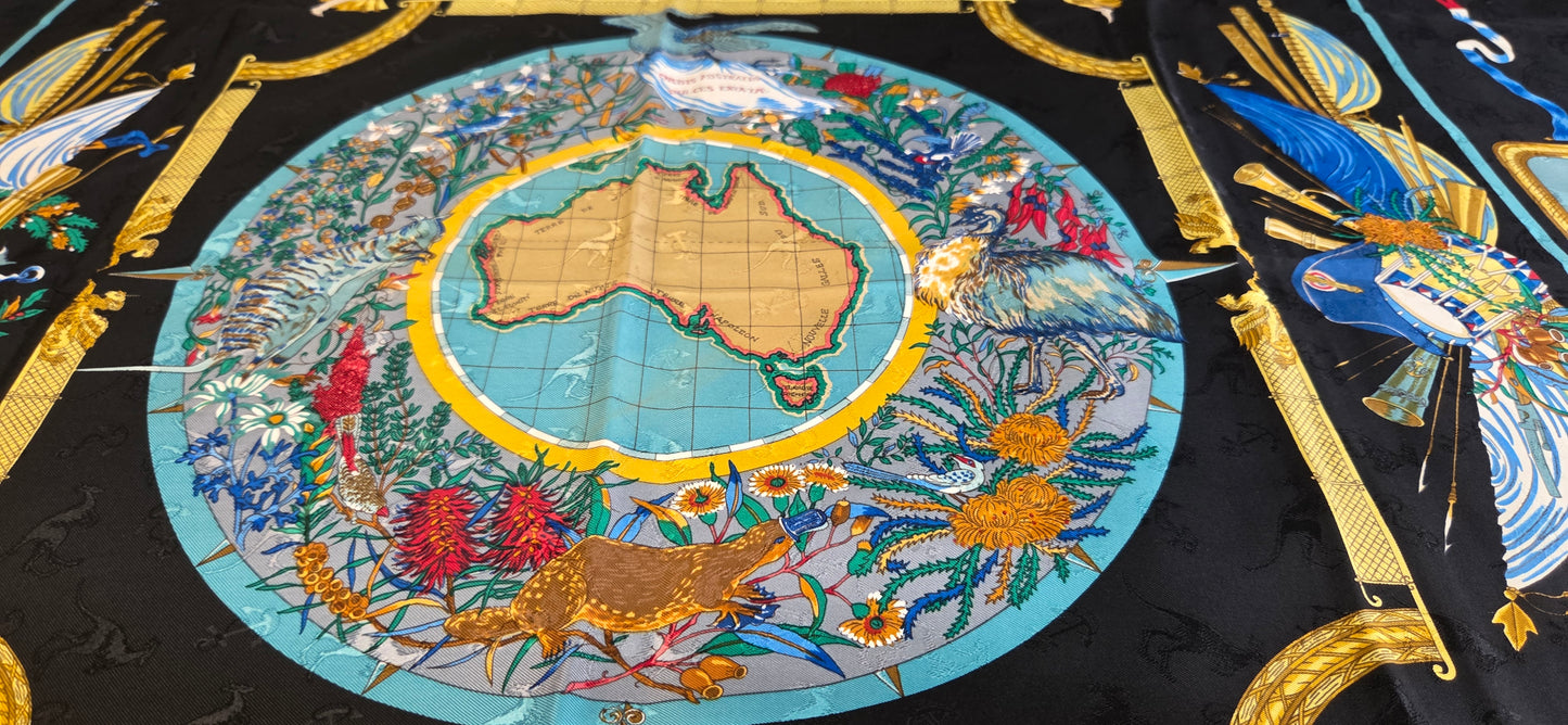 Carré Hermès en twill de soie "Le Geographe "