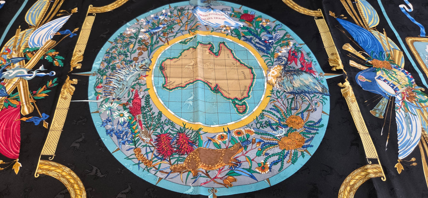 Carré Hermès en twill de soie "Le Geographe "