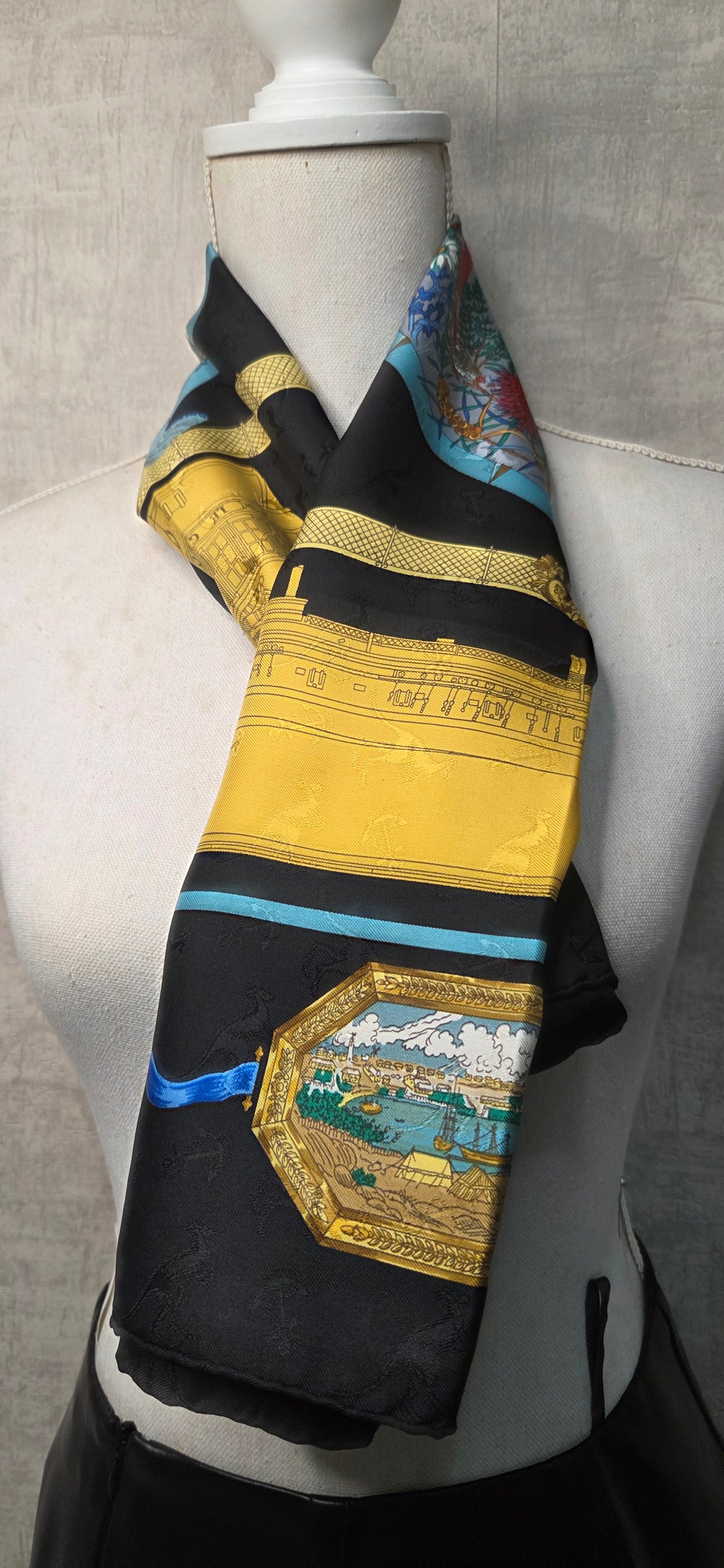 Carré Hermès en twill de soie "Le Geographe "