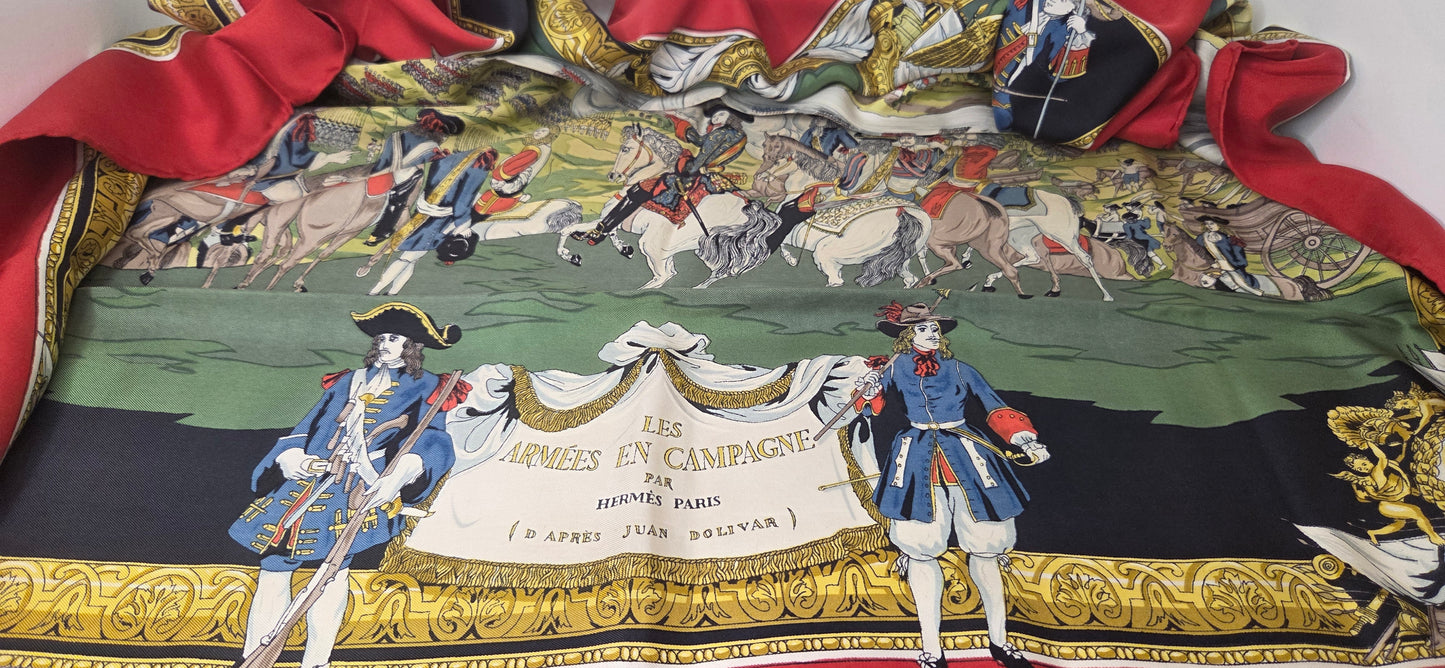 Carré Hermès en twill de soie "Les Armées en Campagne "