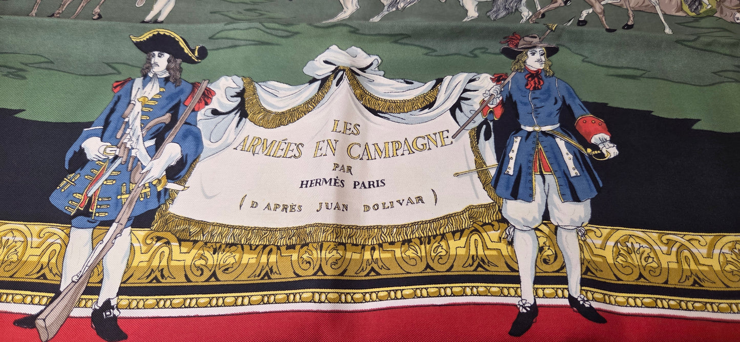 Carré Hermès en twill de soie "Les Armées en Campagne "