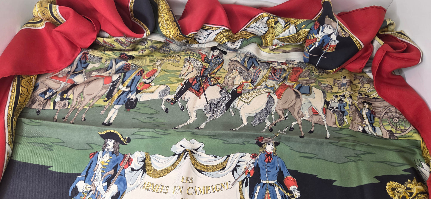 Carré Hermès en twill de soie "Les Armées en Campagne "