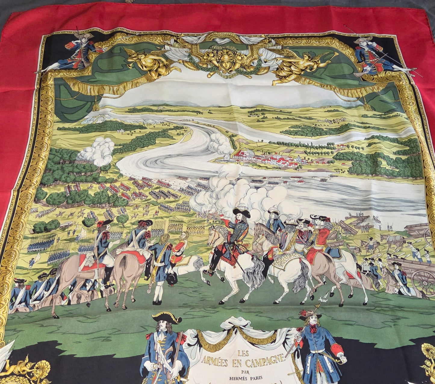 Carré Hermès en twill de soie "Les Armées en Campagne "