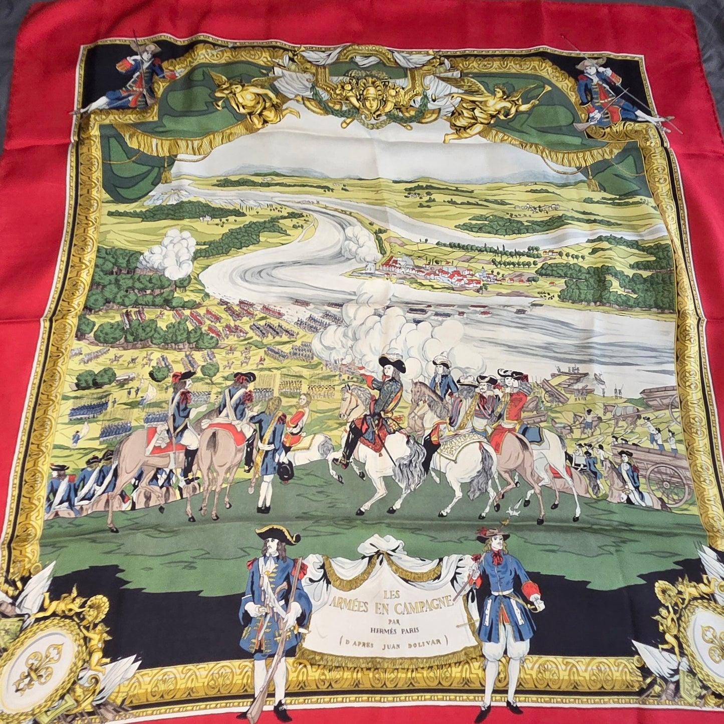 Carré Hermès en twill de soie "Les Armées en Campagne "