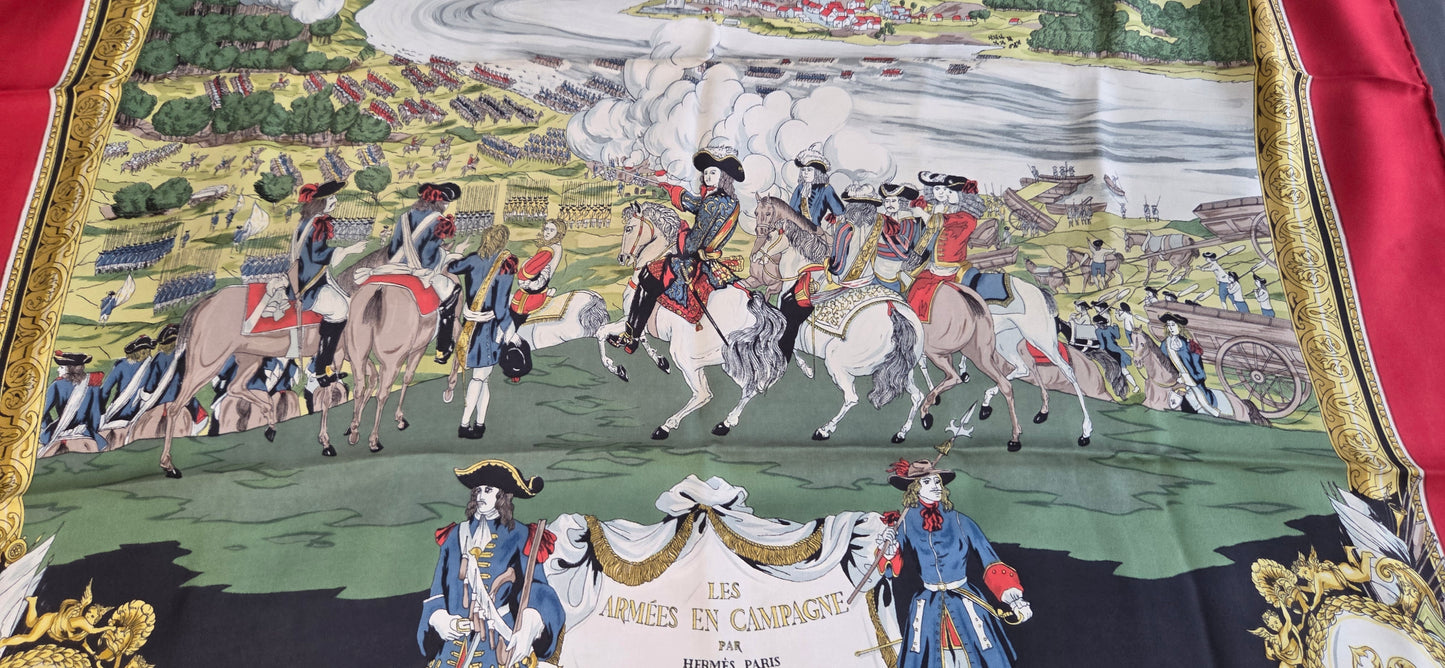 Carré Hermès en twill de soie "Les Armées en Campagne "