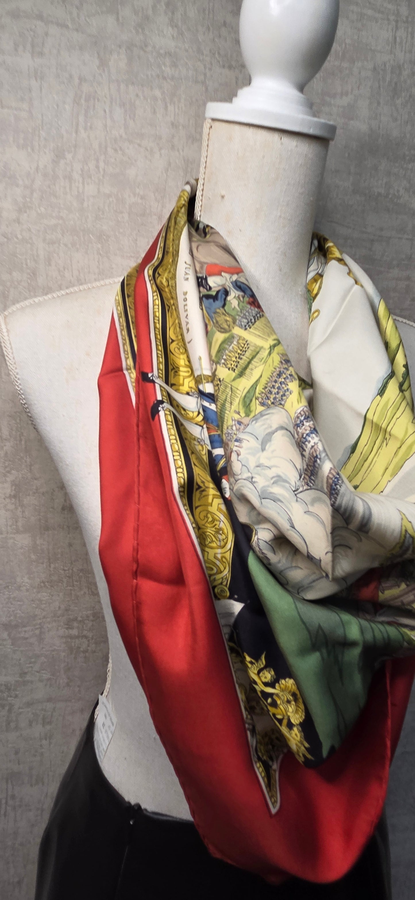 Carré Hermès en twill de soie "Les Armées en Campagne "