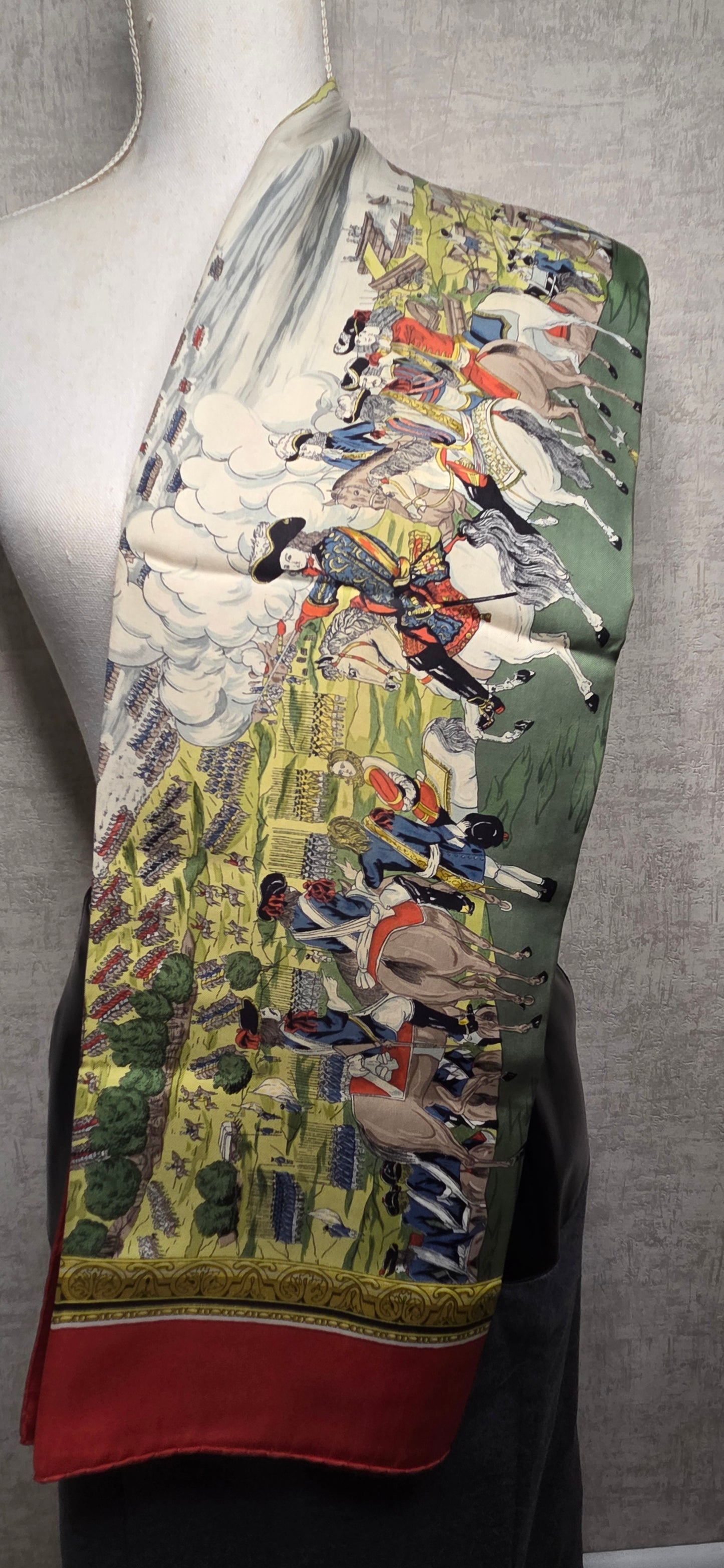Carré Hermès en twill de soie "Les Armées en Campagne "