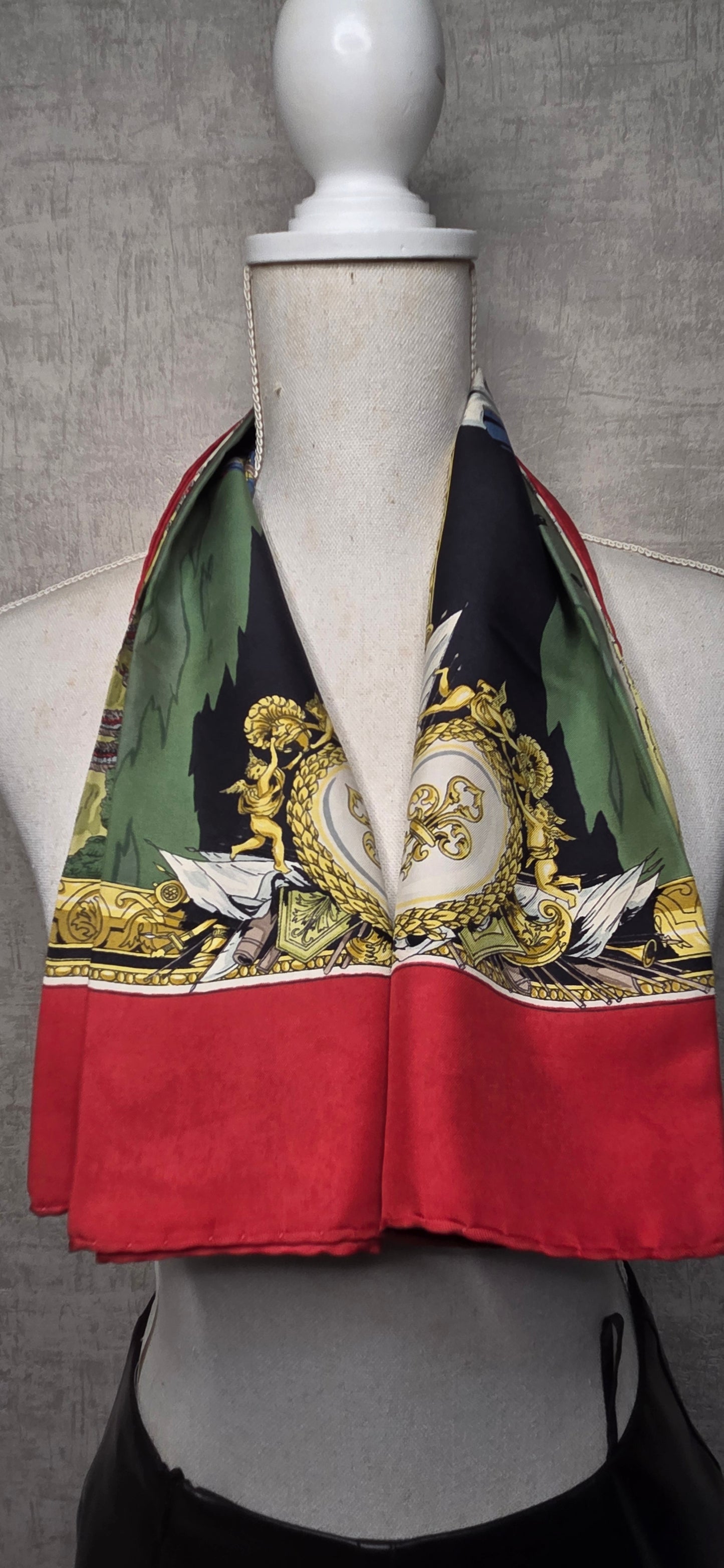 Carré Hermès en twill de soie "Les Armées en Campagne "