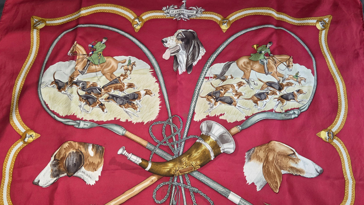 Carré Hermès en twill de soie "Le Laisser Courre "