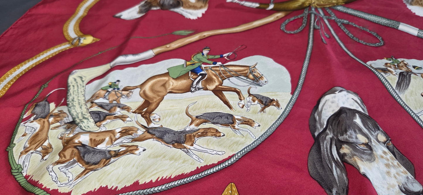 Carré Hermès en twill de soie "Le Laisser Courre "