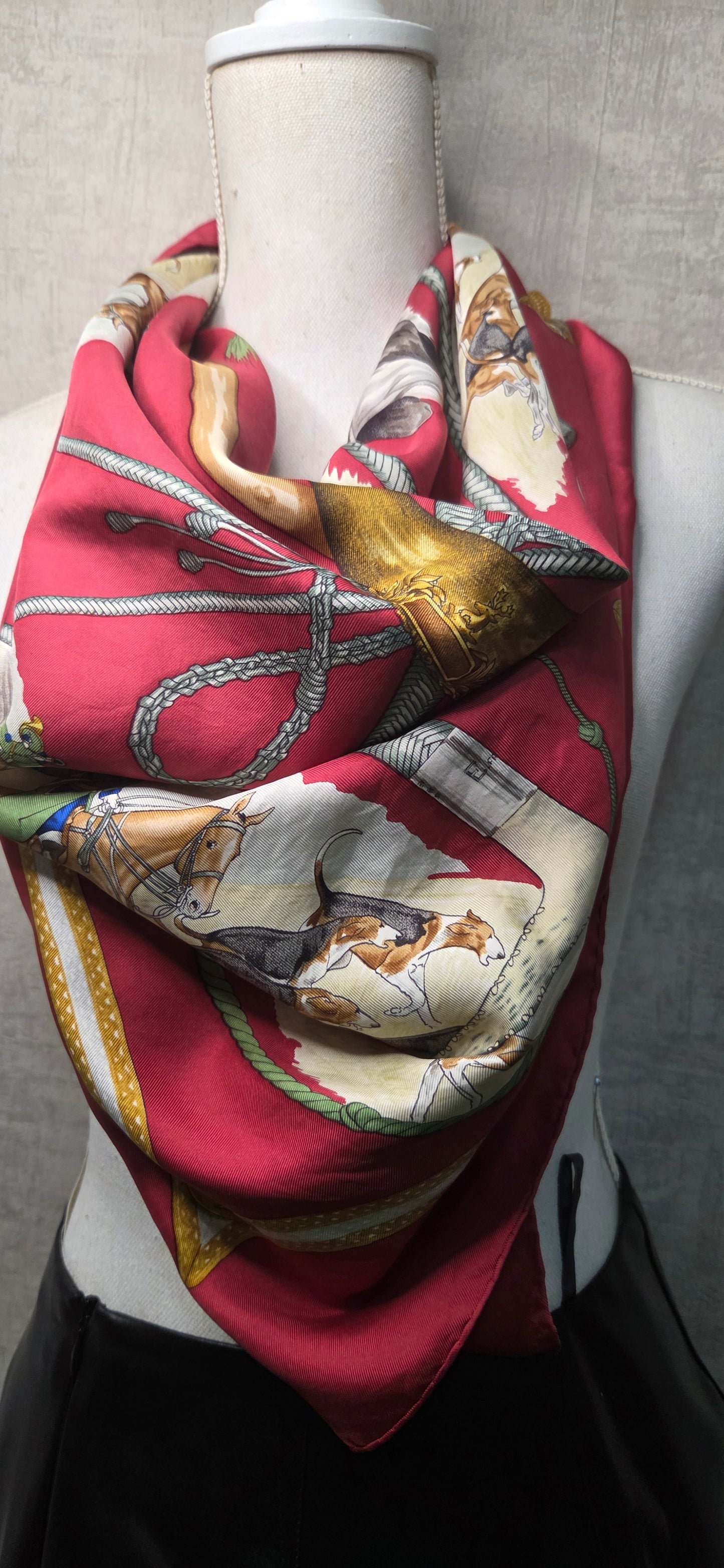 Carré Hermès en twill de soie "Le Laisser Courre "
