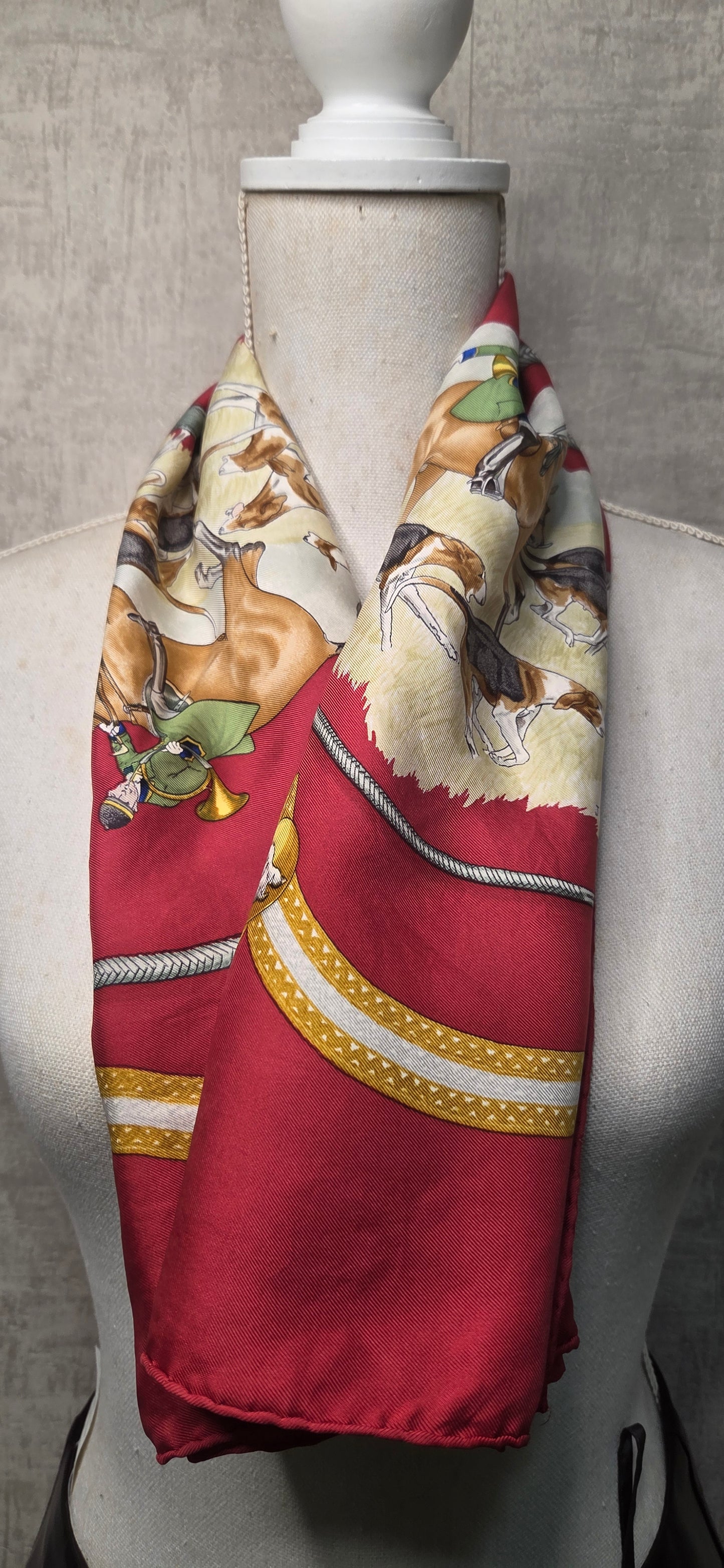 Carré Hermès en twill de soie "Le Laisser Courre "