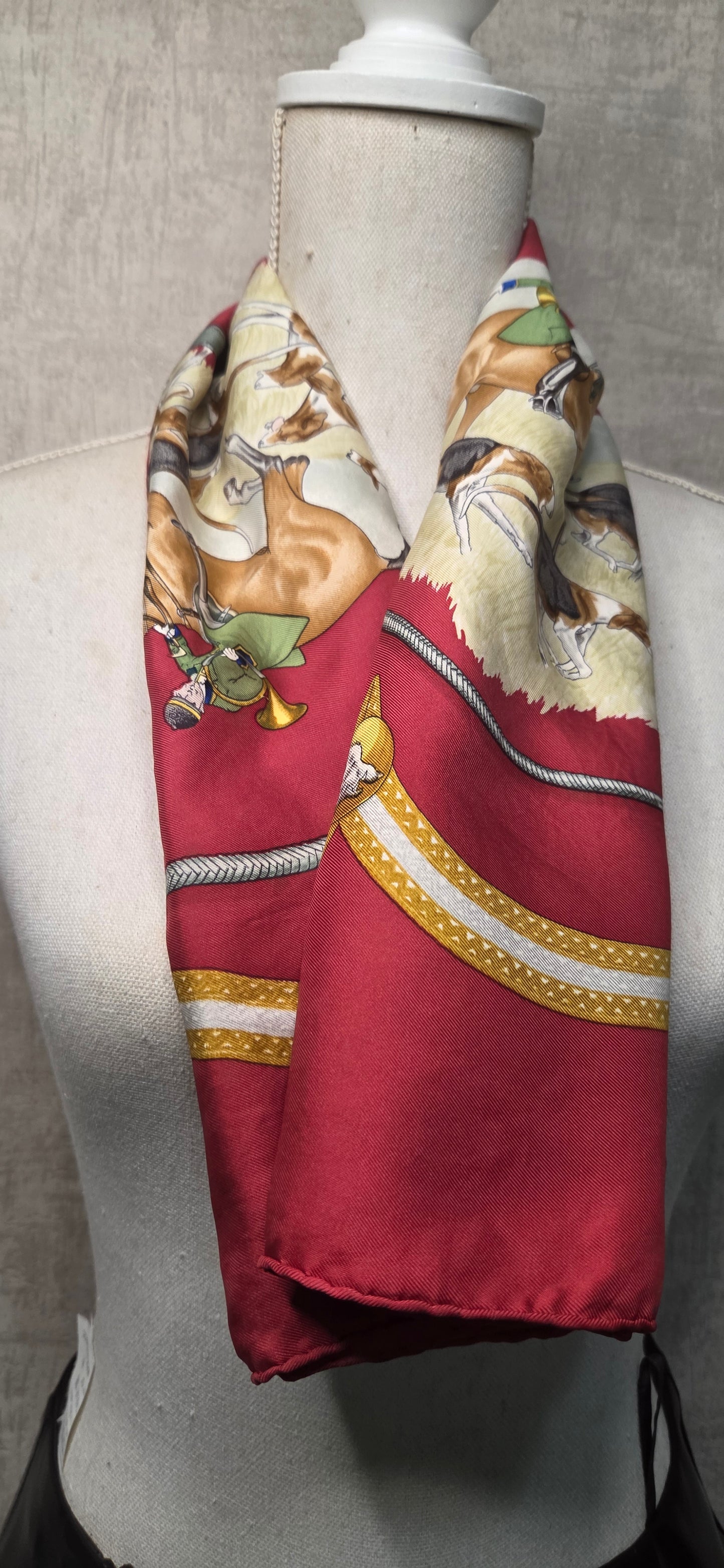 Carré Hermès en twill de soie "Le Laisser Courre "