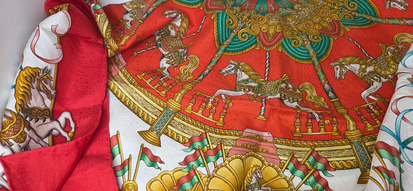 Carré Hermès en twill de soie "Luna Park "